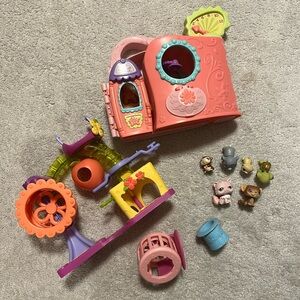 Littlest Pet Shop Playsets with 6 Pets